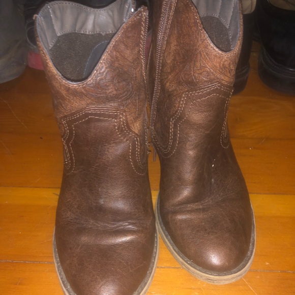 Booties. - Picture 4 of 8